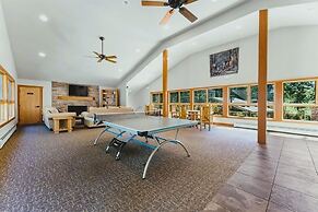 Tall Pines Retreat 4 Bedroom Condo by RedAwning