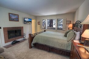 Blue Laulea 2 Bedroom Home by RedAwning