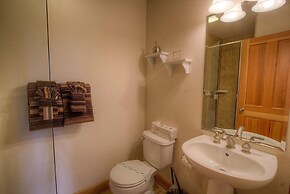 Timber View Lodge 4 Bedroom Home by RedAwning