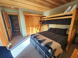 Timber View Lodge 4 Bedroom Home by RedAwning