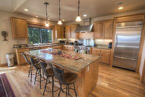 Timber View Lodge 4 Bedroom Home by RedAwning