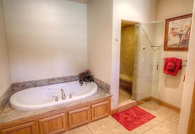 Timber View Lodge 4 Bedroom Home by RedAwning