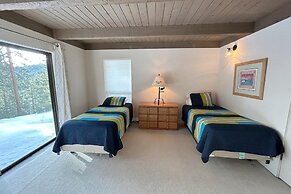 Tumbleweed Pines 3 Bedroom Home by Redawning