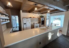 Tumbleweed Pines 3 Bedroom Home by RedAwning