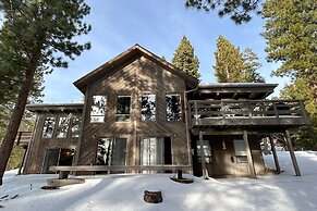 Tumbleweed Pines 3 Bedroom Home by RedAwning