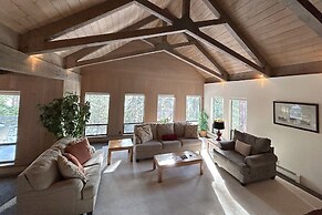 Tumbleweed Pines 3 Bedroom Home by RedAwning