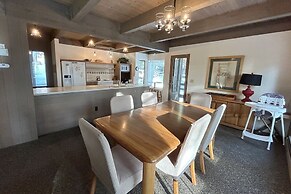 Tumbleweed Pines 3 Bedroom Home by RedAwning