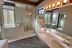 Tumbleweed Pines 3 Bedroom Home by RedAwning