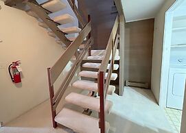 Tumbleweed Pines 3 Bedroom Home by RedAwning