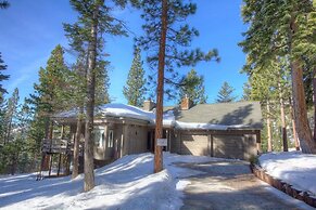 Tumbleweed Pines 3 Bedroom Home by RedAwning