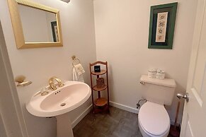 Tumbleweed Pines 3 Bedroom Home by RedAwning