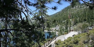 Tumbleweed Pines 3 Bedroom Home by RedAwning