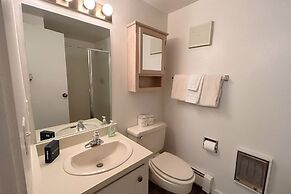 Tumbleweed Pines 3 Bedroom Home by RedAwning