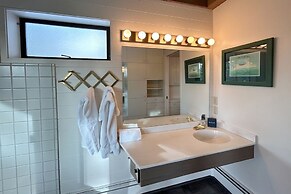 Tumbleweed Pines 3 Bedroom Home by RedAwning