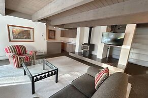 Tumbleweed Pines 3 Bedroom Home by RedAwning