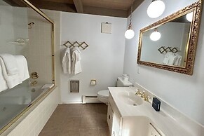 Tumbleweed Pines 3 Bedroom Home by RedAwning