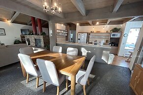 Tumbleweed Pines 3 Bedroom Home by RedAwning