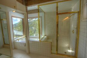 Tumbleweed Pines 3 Bedroom Home by RedAwning