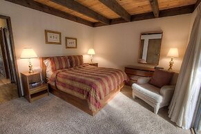 Kingswood Cornerview 4 Bedroom Home by RedAwning