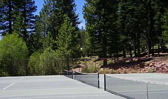 Kingswood Cornerview 4 Bedroom Home by RedAwning