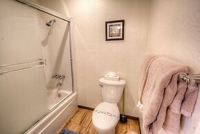 Kingswood Cornerview 4 Bedroom Home by RedAwning