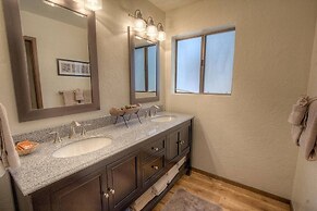 Kingswood Cornerview 4 Bedroom Home by RedAwning