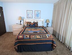 Lakescape 3 Bedroom Condo by RedAwning