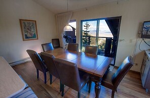 Lakescape 3 Bedroom Condo by RedAwning