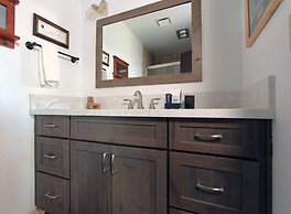 Lakescape 3 Bedroom Condo by RedAwning