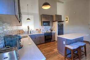 Lakescape 3 Bedroom Condo by RedAwning