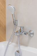 Zdziechowskiego Apartment by Renters