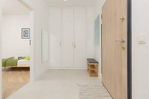 Zdziechowskiego Apartment by Renters