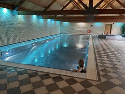 Pine Boutique Lodge With hot tub for Couples & dog