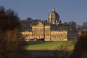 Pine Boutique Lodge With hot tub for Couples & dog