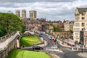 Pine Boutique Lodge With hot tub for Couples & dog