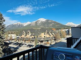 Skyline 207 - Mountain View Townhouse-AC - Heated Pool - Hot Tub