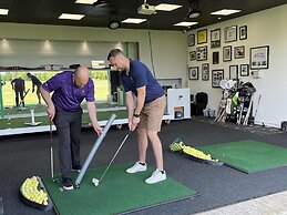 Oak Boutique Lodge Includes hot Tub, air con & dog