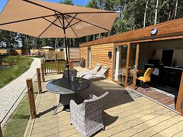 Oak Boutique Lodge Includes hot Tub, air con & dog