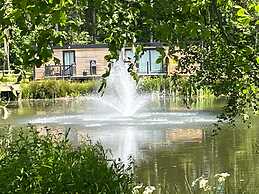 Oak Boutique Lodge Includes hot Tub, air con & dog