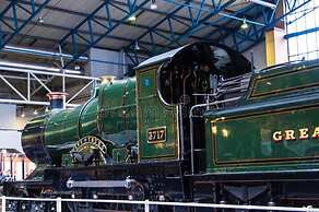 Oak Boutique Lodge Includes hot Tub, air con & dog