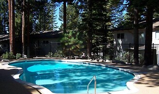 Sugar Pine 3 Bedroom Home by RedAwning