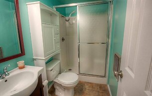 Sugar Pine 3 Bedroom Home by RedAwning