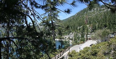 Sugar Pine 3 Bedroom Home by RedAwning