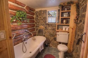 Zephyr Cabin 3 Bedroom Home by RedAwning
