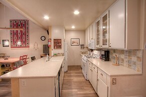 Cheyenne's Place 4 Bedroom Home by RedAwning