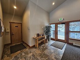 Raccoon Roost 3 Bedroom Condo by RedAwning