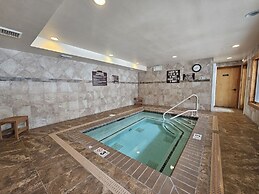 Raccoon Roost 3 Bedroom Condo by RedAwning