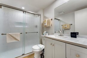 Raccoon Roost 3 Bedroom Condo by RedAwning