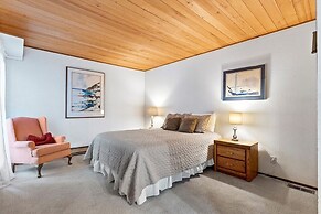 Raccoon Roost 3 Bedroom Condo by RedAwning