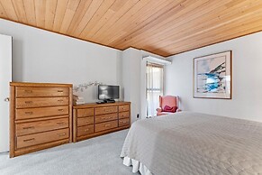 Raccoon Roost 3 Bedroom Condo by RedAwning